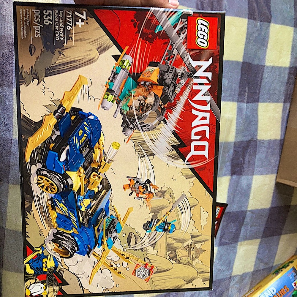 Lego Ninjago Jay and Nya’s Race Car Evo
